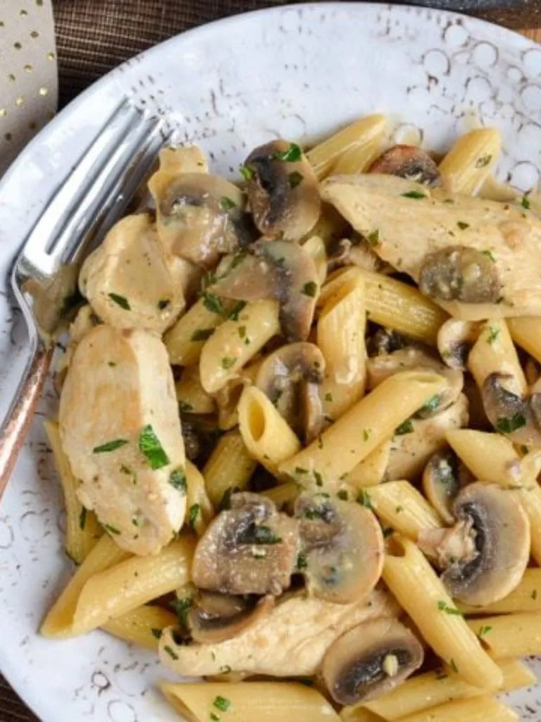 Creamy Garlic Chicken Pasta with Mushrooms