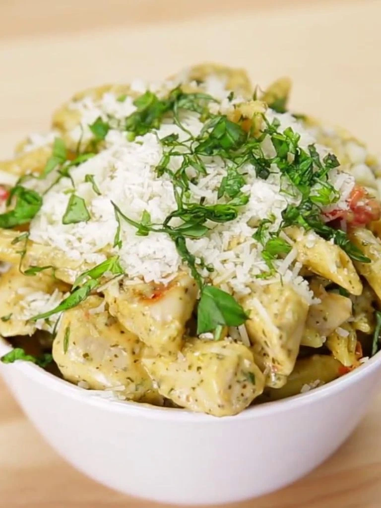 One-Pot Garlic Parmesan Chicken Pasta