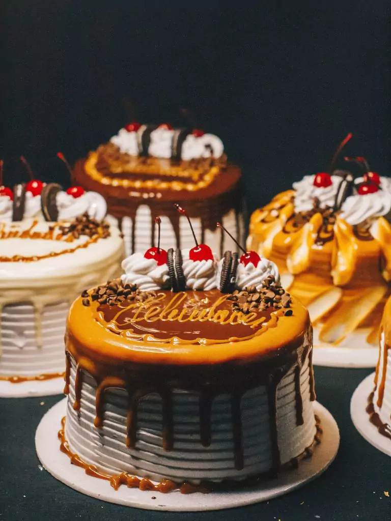 Chocolate Cake 11 Black velvet cakes with chocolate ganache