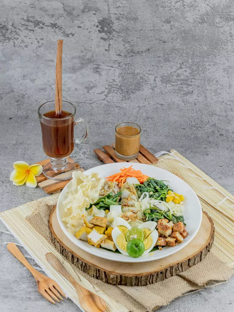 Broccoli and mushroom stir fry with peanut sauce