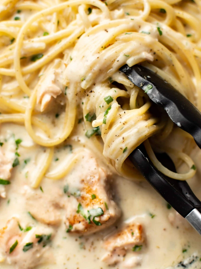 Creamy salmon pasta