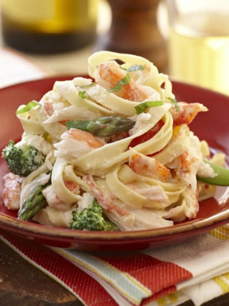 Seafood pasta primavera